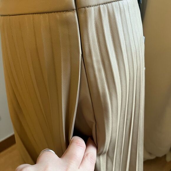 ELIE TAHARI ​Faux Leather Pleated Skirt - Picture 9 of 10